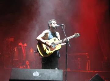 MELENDI PRESENTÓ EN CONCIERTO SU ÉXITO "MIENTRAS NO CUESTE TRABAJO"