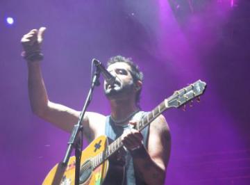 MELENDI PRESENTÓ EN CONCIERTO SU ÉXITO "MIENTRAS NO CUESTE TRABAJO"
