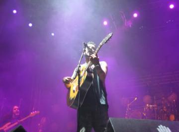 MELENDI PRESENTÓ EN CONCIERTO SU ÉXITO "MIENTRAS NO CUESTE TRABAJO"