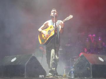 MELENDI PRESENTÓ EN CONCIERTO SU ÉXITO "MIENTRAS NO CUESTE TRABAJO"