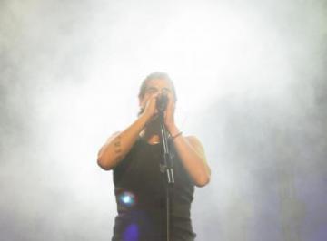 MELENDI PRESENTÓ EN CONCIERTO SU ÉXITO "MIENTRAS NO CUESTE TRABAJO"