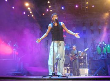 MELENDI PRESENTÓ EN CONCIERTO SU ÉXITO "MIENTRAS NO CUESTE TRABAJO"