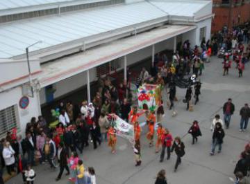 S%E1bado%2C%202%20de%20febrero%2C%20Gran%20desfile%20Infantil%20y%20de%20Adultos.