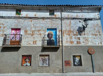 Moraleja, el pueblo de las puertas pintadas