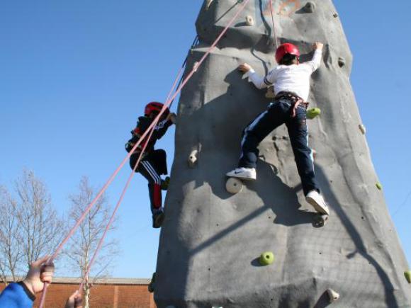 EL ROCÓDROMO ENTRE LOS ESCOLARES