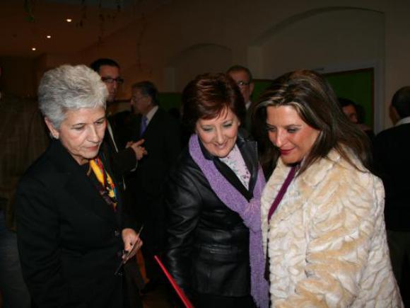 ACTO DE ENTREGA DEL LIBRO "LA CARTA DE PRIVILEGIO Y CONFIRMACIÓN A LA VILLA DE MORALEJA"