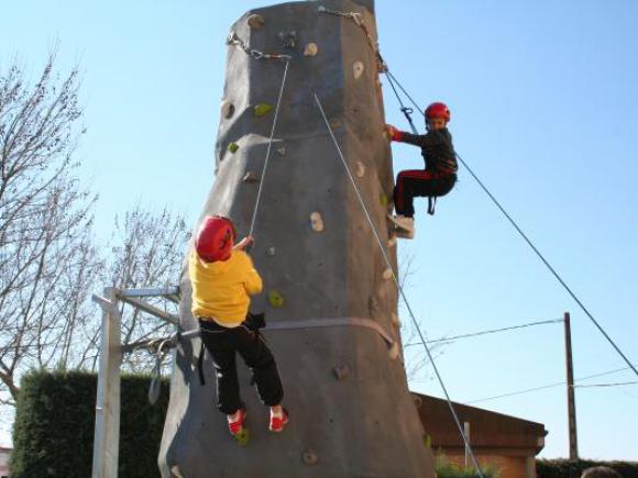 EL AYUNTAMIENTO DE MORALEJA PROMOCIONA DE NUEVO EL ROCÓDROMO ENTRE LOS ESCOLARES