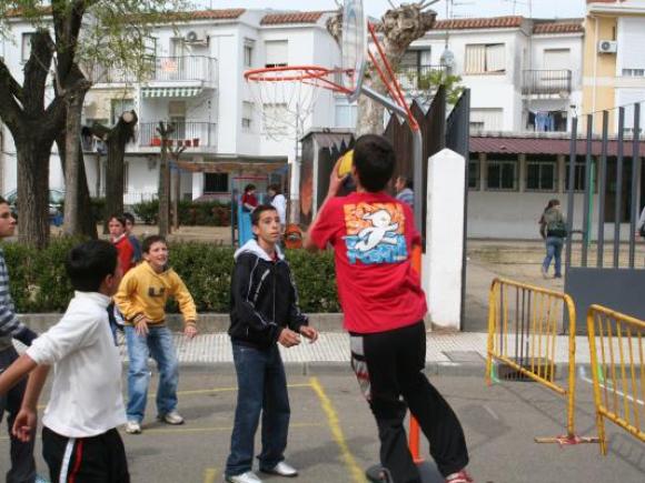 DEPORTES Y JUEGOS EN LA CALLE DEPORTES Y JUEGOS EN LA CALLE