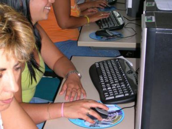 TALLERES DE BÚSQUEDA ACTIVA DE EMPLEO Y ALFABETIZACIÓN TECNOLÓGICA BÁSICA