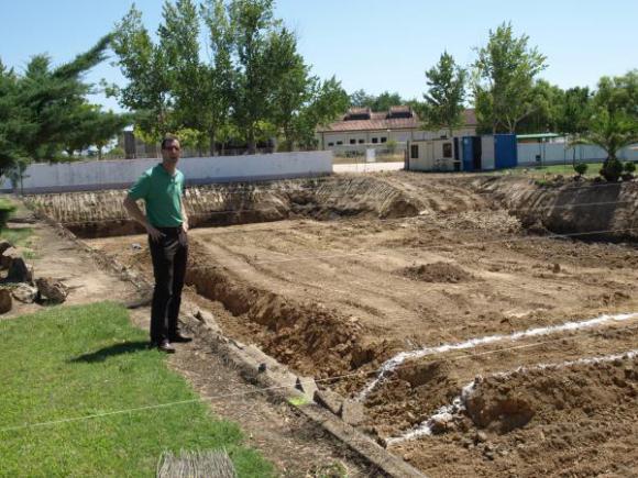 RUBEN BLANCO CONCEJAL DE DEPORTES VISITA LAS OBRAS DE LA FUTURA PISCINA CLIMATIZADA Y PISTA DE PADEL