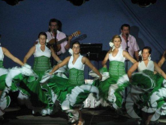 HOMENAJE A LA TERCERA EDAD A CARGO DEL CORO ROCIERO "ECOS DE LA RIVERA"