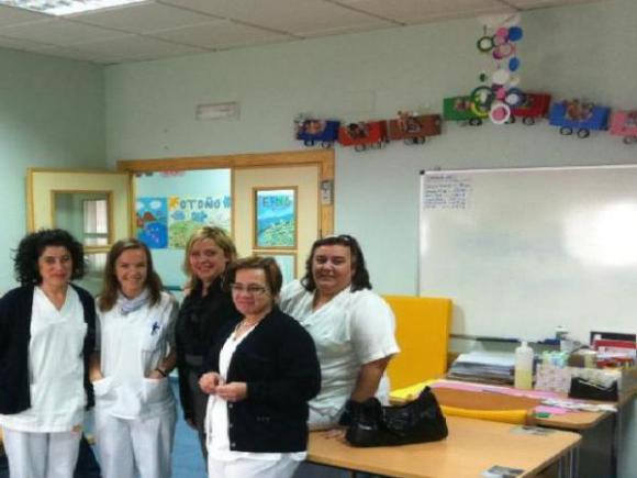 El Teniente-Alcalde y la Concejala de Salud de Moraleja visitan el Centro de Día de la localidad.