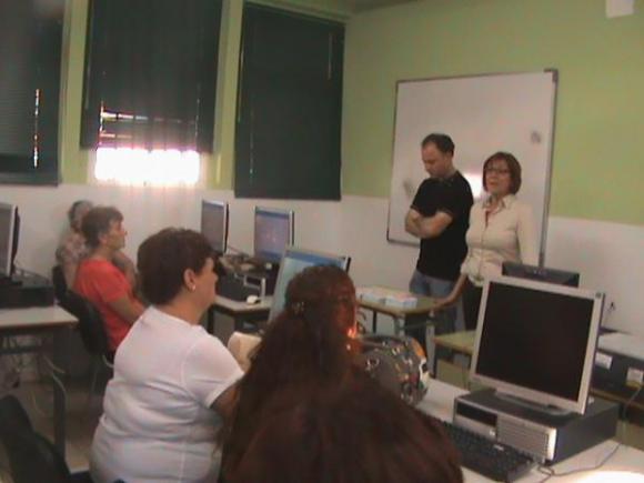 LA CONCEJALA DE CULTURA, BALBI ARROYO, CLAUSURA LOS CURSOS DE INFORMÁTICA.