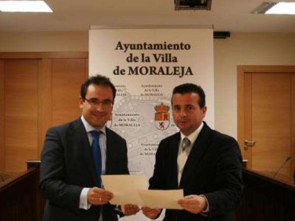 EL AYUNTAMIENTO Y LA CAIXA FIRMAN UN CONVENIO DE INSERCIÓN SOCIAL PARA AYUDAR A FAMILIAS NECESITADAS