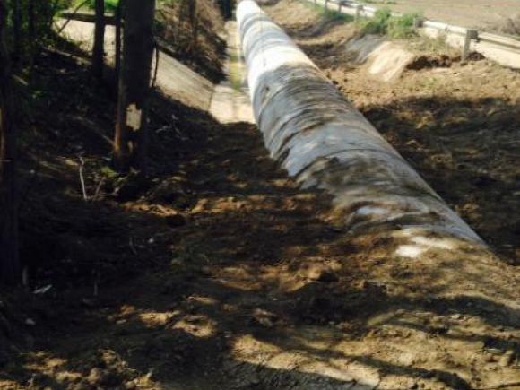 EL AYUNTAMIENTO DE MORALEJA ACOMETE OBRAS DE ENCAUZAMIENTO DE AGUAS DE SANEAMIENTO.