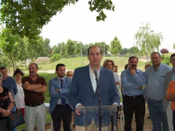 EL CONSEJERO DE SALUD Y POLÍTICA SOCIAL VISITA MORALEJA.