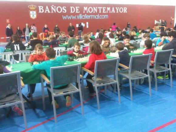 ALUMNOS DE LA ESCUELA DEPORTIVA DE AJEDREZ  ASISTEN AL TORNEO DE BAÑOS DE MONTEMAYOR 