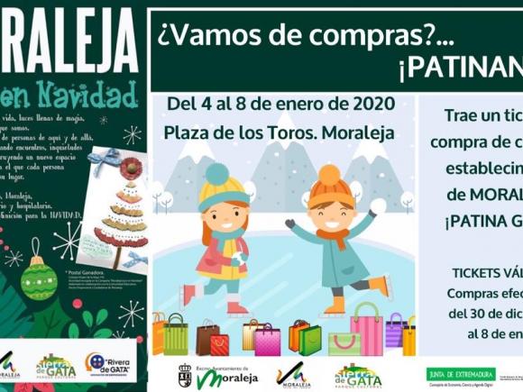 UNA PISTA DE HIELO INSTALADA EN LA PLAZA DE TOROS DE LA LOCALIDAD.