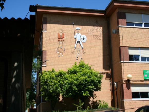  ACCESO AL C.E.I.P. CERVANTES (CALLE ÁNGEL MARÍA DE LERA).