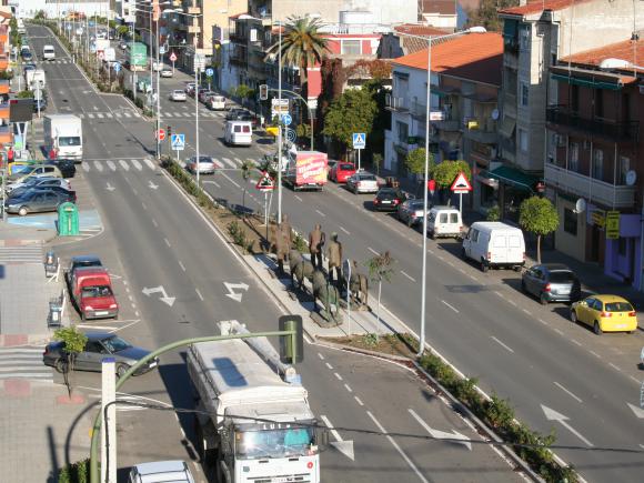 LABORES DE PODA EN LA AVENIDA PUREZA CANELO