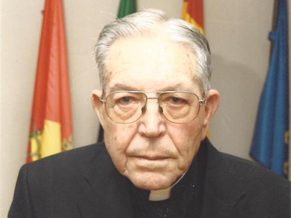 FALLECE D. ISIDORO MACÍAS CASADO, PÁRROCO EMÉRITO DE MORALEJA, QUE OSTENTABA EL TÍTULO DE CIUDADANO ILUSTRE DE NUESTRO PUEBLO. FALLECE D. ISIDORO MACÍAS CASADO, PÁRROCO EMÉRITO DE MORALEJA, QUE OSTENTABA EL TÍTULO DE CIUDADANO ILUSTRE DE NUESTRO PUEBLO.