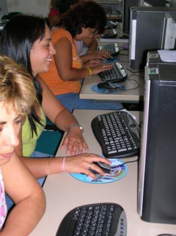 TALLERES DE BÚSQUEDA ACTIVA DE EMPLEO Y ALFABETIZACIÓN TECNOLÓGICA BÁSICA