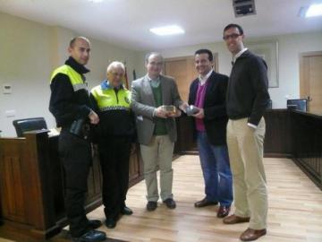 EL AYUNTAMIENTO DE MORALEJA HA EQUIPADO A LA POLICÍA DE PDA.