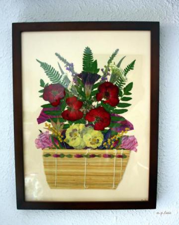 EXPOSICIÓN DE CUADROS REALIZADOS CON FLORES SECAS