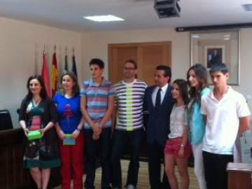 ENTREGA DE PREMIOS A LOS MEJORES EXPEDIENTES DEL I.E.S JÁLAMA DE MORALEJA, EN EL AYUNTAMIENTO