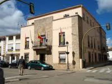 EL AYUNTAMIENTO DE MORALEJA LIMPIA Y ACONDICIONA CAMINOS MUNICIPALES