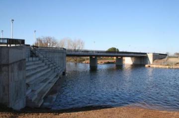 MORALEJA MEJORA LA SEGURIDAD VIAL CON  PASOS DE PEATONES SOBRE-ELEVADOS EN EL PUENTE NUEVO