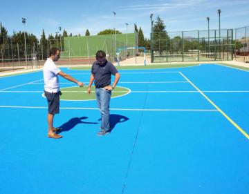 EL AYUNTAMIENTO DE MORALEJA RENUEVA LAS PISTAS DEL COMPLEJO DEPORTIVO DE MORALEJA
