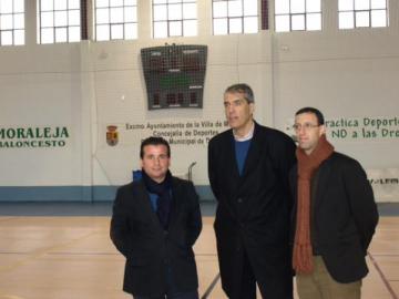 EL D.G. DE DEPORTES VISITA LAS INSTALACIONES DEPORTIVAS DE MORALEJA, TRAS LAS OBRAS ACOMETIDAS 