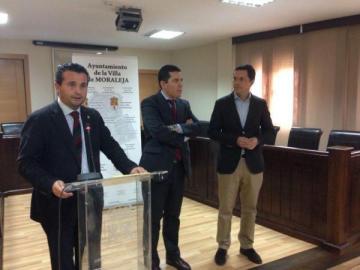 EL CONSEJERO DE ADMINISTRACION PÚBLICA, PEDRO TOMÁS NEVADO-BATALLA REALIZA VISITA OFICIAL A MORALEJA