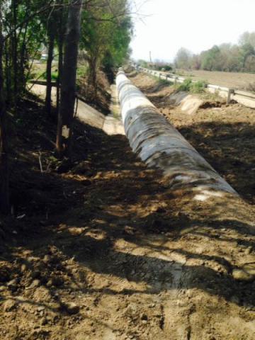 EL AYUNTAMIENTO DE MORALEJA ACOMETE OBRAS DE ENCAUZAMIENTO DE AGUAS DE SANEAMIENTO.
