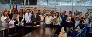 EL CONSEJERO DE VIVIENDA, VICTOR DEL MORAL, ENTREGA  VIVIENDAS DE PROMOCIÓN PÚBLICA.