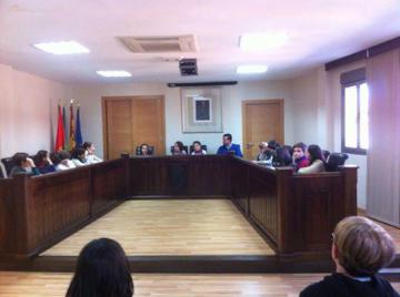 EL AYUNTAMIENTO DE MORALEJA CONMEMORA LA CONSTITUCIÓN ESPAÑOLA CELEBRANDO PLENOS INFANTILES.