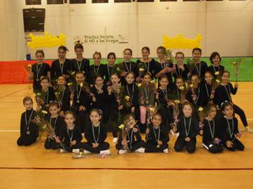LAS ALUMNAS DE LA ESCUELA DEPORTIVA DE GIMNASIA DE MORALEJA ACUDEN A LA XVI GIMNASTRADA  