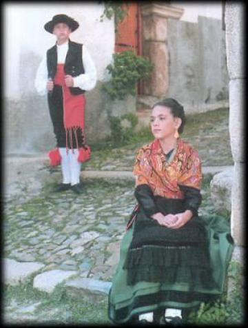 TALLER DE BORDADO Y PICADO DEL TRAJE REGIONAL